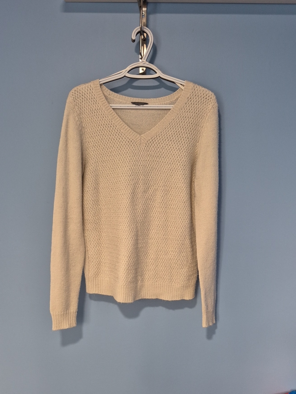 Denver Hayes Cream V-Neck Textured Sweater